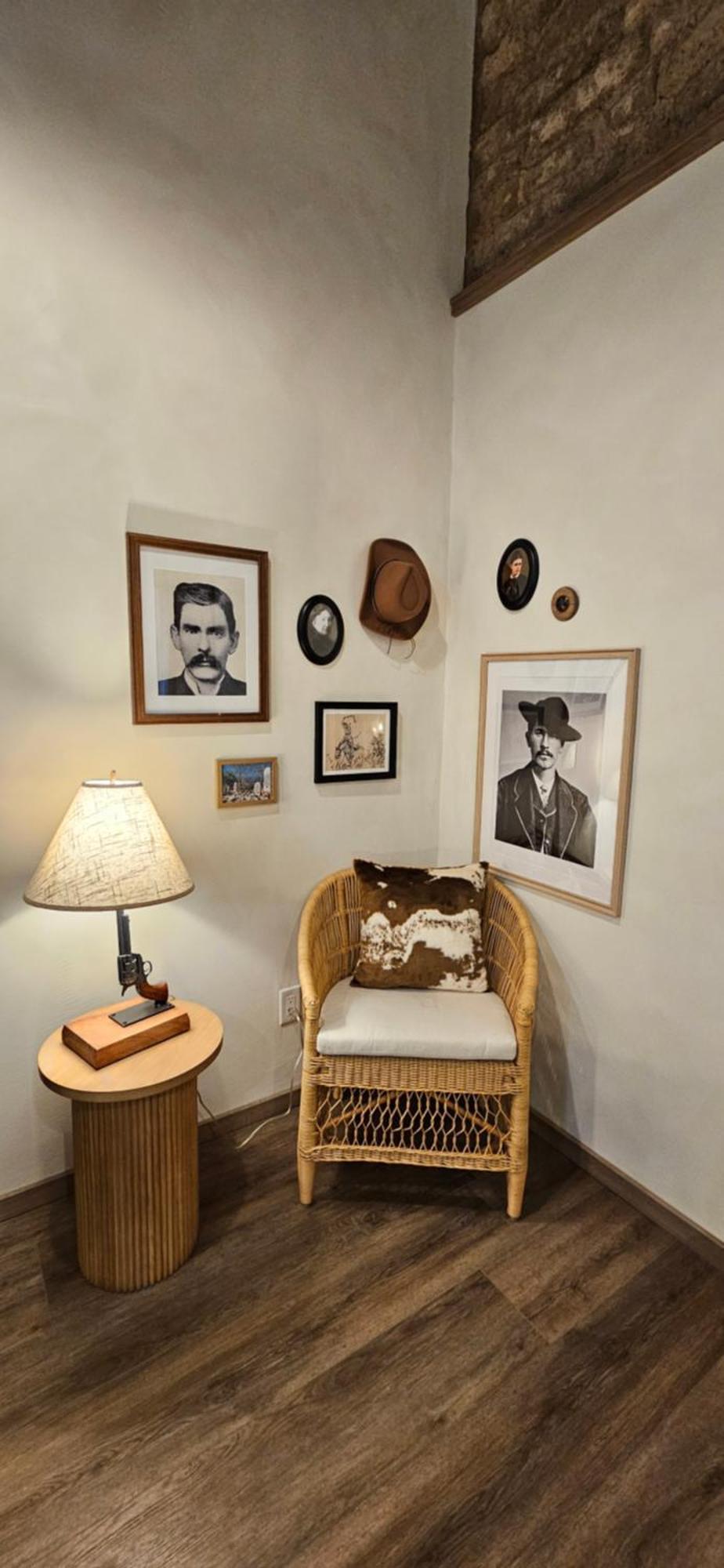 Inn History Tombstone Bagian luar foto